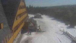 Parkoviště a hlavní vchod