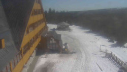 Parkoviště a hlavní vchod