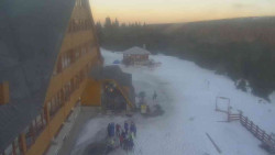 Parkoviště a hlavní vchod