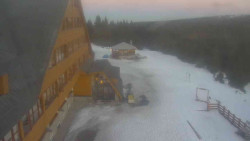 Parkoviště a hlavní vchod