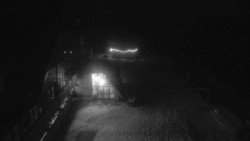 Parkoviště a hlavní vchod