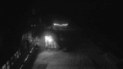 Parkoviště a hlavní vchod