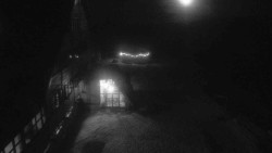 Parkoviště a hlavní vchod