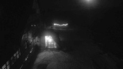 Parkoviště a hlavní vchod