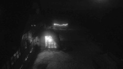 Parkoviště a hlavní vchod