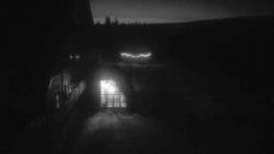 Parkoviště a hlavní vchod