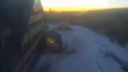 Parkoviště a hlavní vchod