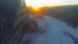 Parkoviště a hlavní vchod