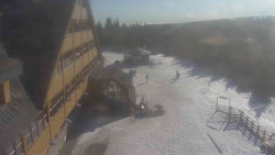 Parkoviště a hlavní vchod