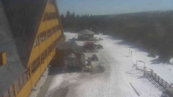 Parkoviště a hlavní vchod