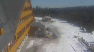 Sporthotel Kurzovní - Parkoviště a hlavní vchod - 6.3.2026 v 12:55 Sporthotel Kurzovní - Parkoviště a hlavní vchod - 6.3.2026 v 12:55