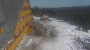 Sporthotel Kurzovní - Parkoviště a hlavní vchod - 6.3.2026 v 13:55 Sporthotel Kurzovní - Parkoviště a hlavní vchod - 6.3.2026 v 13:55