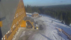 Parkoviště a hlavní vchod