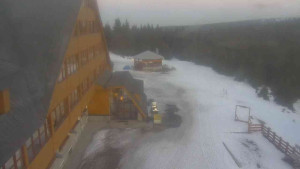 Sporthotel Kurzovní - Parkoviště a hlavní vchod - 6.3.2026 v 17:45 Sporthotel Kurzovní - Parkoviště a hlavní vchod - 6.3.2026 v 17:45