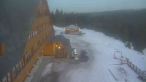 Sporthotel Kurzovní - Parkoviště a hlavní vchod - 6.3.2026 v 17:55 Sporthotel Kurzovní - Parkoviště a hlavní vchod - 6.3.2026 v 17:55