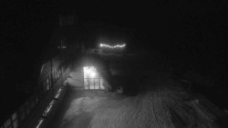 Parkoviště a hlavní vchod