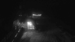 Parkoviště a hlavní vchod