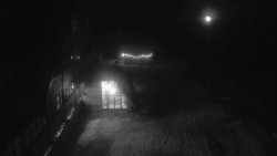 Parkoviště a hlavní vchod