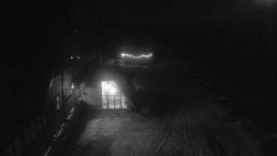 Parkoviště a hlavní vchod