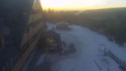 Parkoviště a hlavní vchod