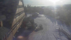 Parkoviště a hlavní vchod