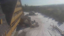 Parkoviště a hlavní vchod