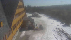 Parkoviště a hlavní vchod