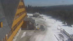 Parkoviště a hlavní vchod