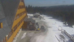 Parkoviště a hlavní vchod