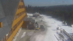 Parkoviště a hlavní vchod