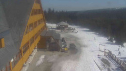 Parkoviště a hlavní vchod