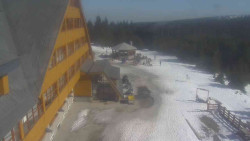 Parkoviště a hlavní vchod