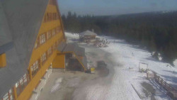 Parkoviště a hlavní vchod