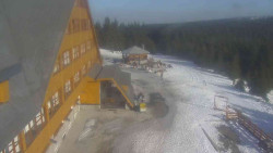 Parkoviště a hlavní vchod