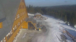 Parkoviště a hlavní vchod