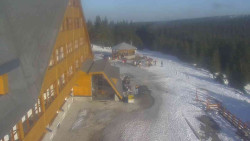 Parkoviště a hlavní vchod