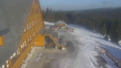 Parkoviště a hlavní vchod