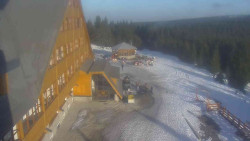 Parkoviště a hlavní vchod