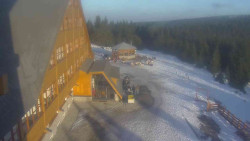 Parkoviště a hlavní vchod