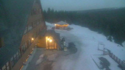 Parkoviště a hlavní vchod