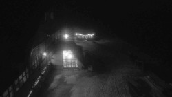 Parkoviště a hlavní vchod