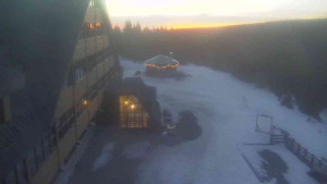 Sporthotel Kurzovní - Parkoviště a hlavní vchod - 8.3.2026 v 06:00 Sporthotel Kurzovní - Parkoviště a hlavní vchod - 8.3.2026 v 06:00