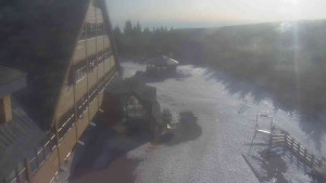 Sporthotel Kurzovní - Parkoviště a hlavní vchod - 8.3.2026 v 08:20 Sporthotel Kurzovní - Parkoviště a hlavní vchod - 8.3.2026 v 08:20