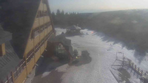 Sporthotel Kurzovní - Parkoviště a hlavní vchod - 8.3.2026 v 08:45 Sporthotel Kurzovní - Parkoviště a hlavní vchod - 8.3.2026 v 08:45