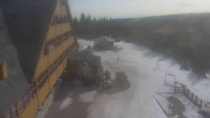 Sporthotel Kurzovní - Parkoviště a hlavní vchod - 8.3.2026 v 09:15 Sporthotel Kurzovní - Parkoviště a hlavní vchod - 8.3.2026 v 09:15