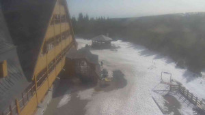 Sporthotel Kurzovní - Parkoviště a hlavní vchod - 8.3.2026 v 09:20 Sporthotel Kurzovní - Parkoviště a hlavní vchod - 8.3.2026 v 09:20