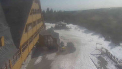 Parkoviště a hlavní vchod