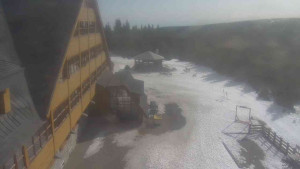 Sporthotel Kurzovní - Parkoviště a hlavní vchod - 8.3.2026 v 09:25 Sporthotel Kurzovní - Parkoviště a hlavní vchod - 8.3.2026 v 09:25