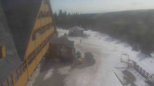 Sporthotel Kurzovní - Parkoviště a hlavní vchod - 8.3.2026 v 09:30 Sporthotel Kurzovní - Parkoviště a hlavní vchod - 8.3.2026 v 09:30