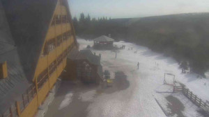 Sporthotel Kurzovní - Parkoviště a hlavní vchod - 8.3.2026 v 09:40 Sporthotel Kurzovní - Parkoviště a hlavní vchod - 8.3.2026 v 09:40